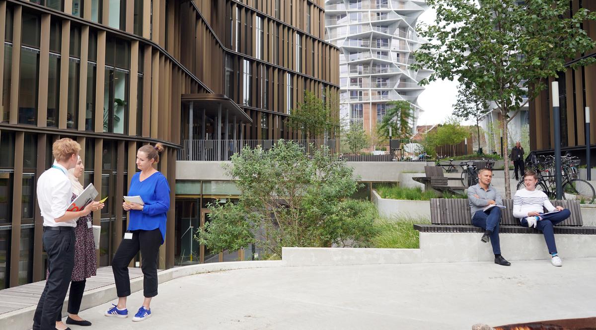 Personer der står uden foran Energistyrelsen 