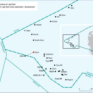 Oversigtskort over placeringen af Ravn-feltet og andre olie- og gasanlæg i den danske sektor af Nordsøen.